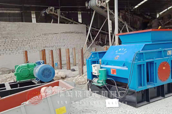 1212型液壓對(duì)輥破碎機(jī)重慶巫溪縣安裝現(xiàn)場