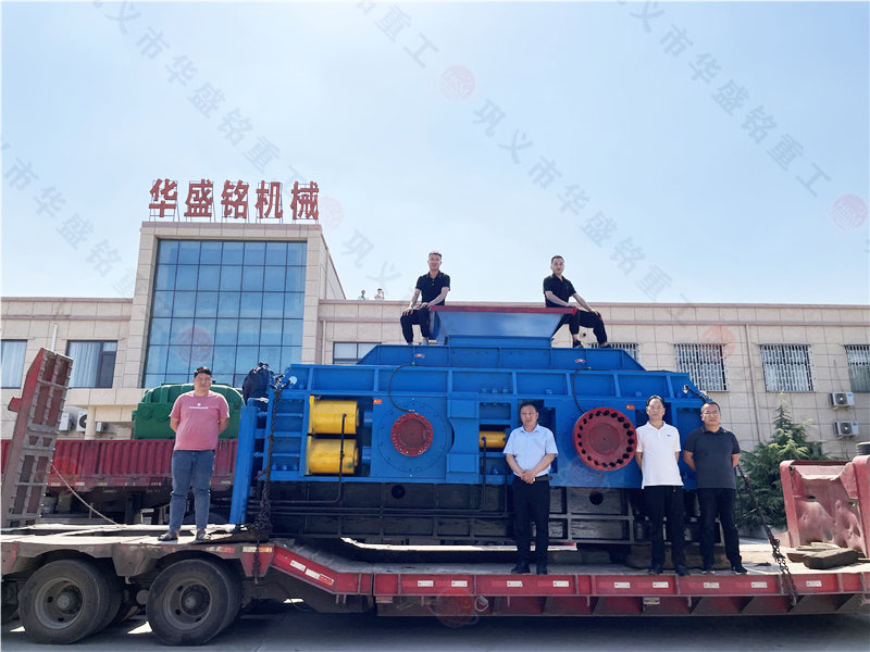 2PGY2000x1200大型全自動(dòng)液壓對輥制砂機(jī)發(fā)往鉬都--洛陽欒川