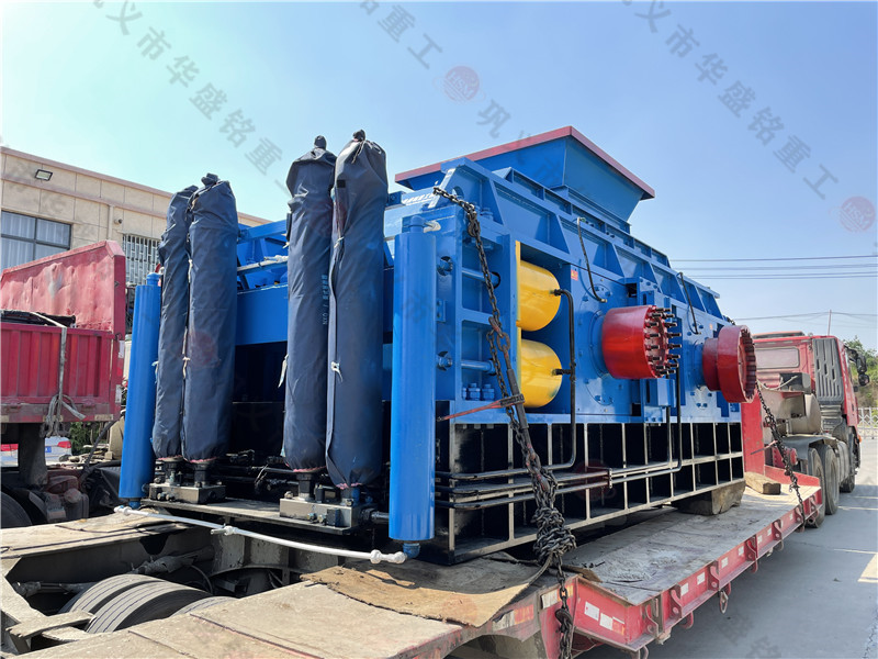 2PGY2000x1200大型全自動(dòng)液壓對輥制砂機(jī)發(fā)往鉬都--洛陽欒川