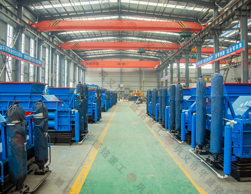 礦石輕松破碎，大幅提高生產(chǎn)效率——對(duì)輥式破碎機(jī)